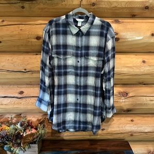 H&M Blue/Ivory Longline Plaid Button Down Top Size Large
